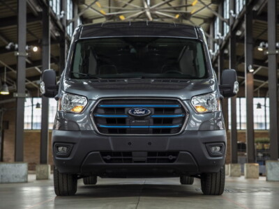 Ford lanza E-Transit