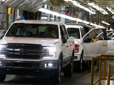 Ford anuncia recortes en su producción