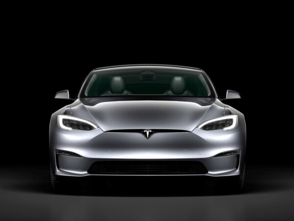 Tesla y BYD buscan fabricar vehículos eléctricos asequibles en India