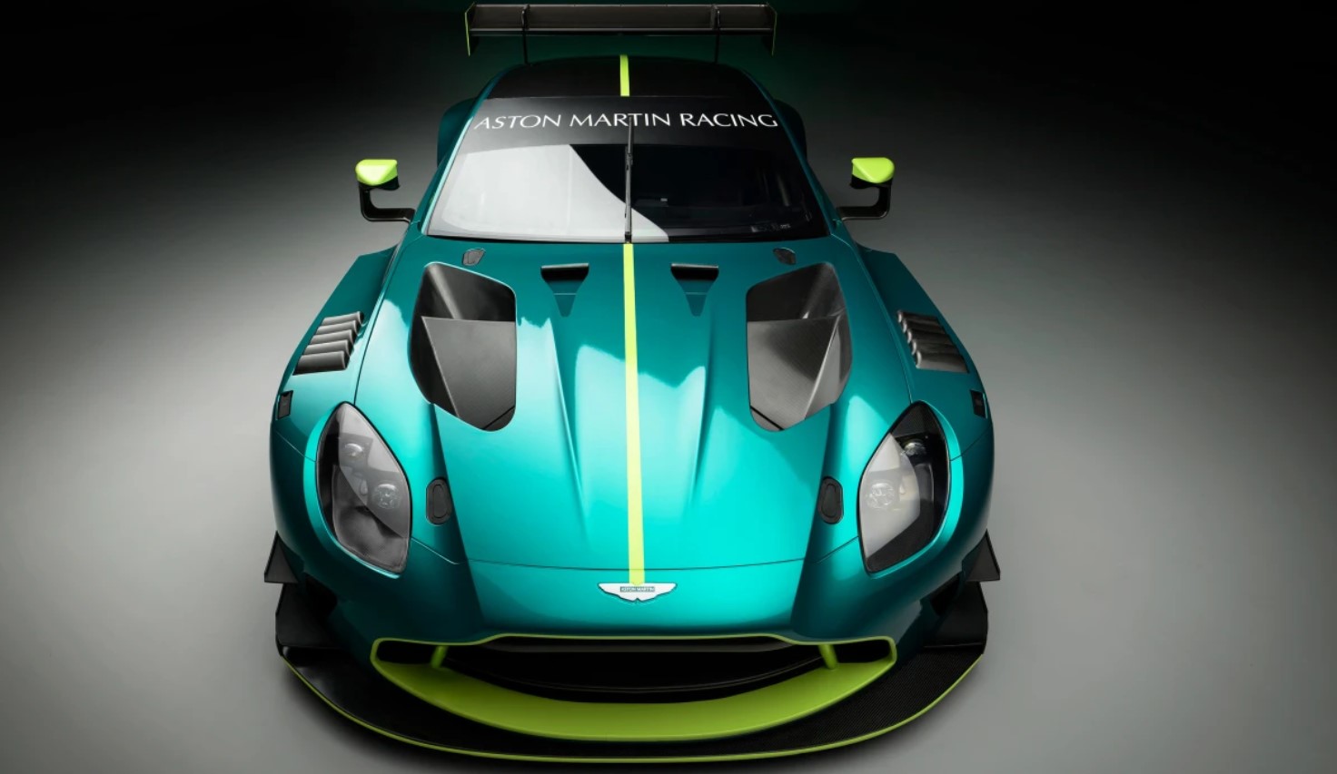 Aston Martin Vantage 2024 apunta al territorio de los superdeportivos