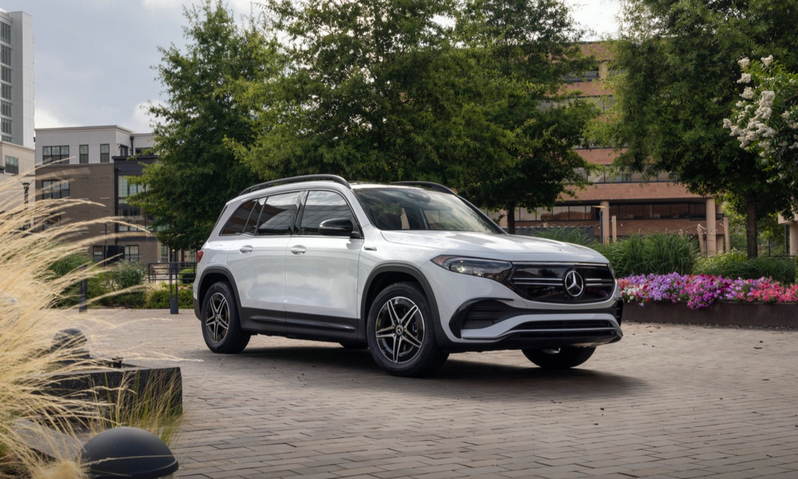 Mercedes-Benz retira miles de SUV eléctricos EQB por riesgo de incendio en la batería